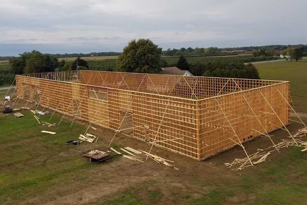 Custom pole barn construction in Niagara Region.